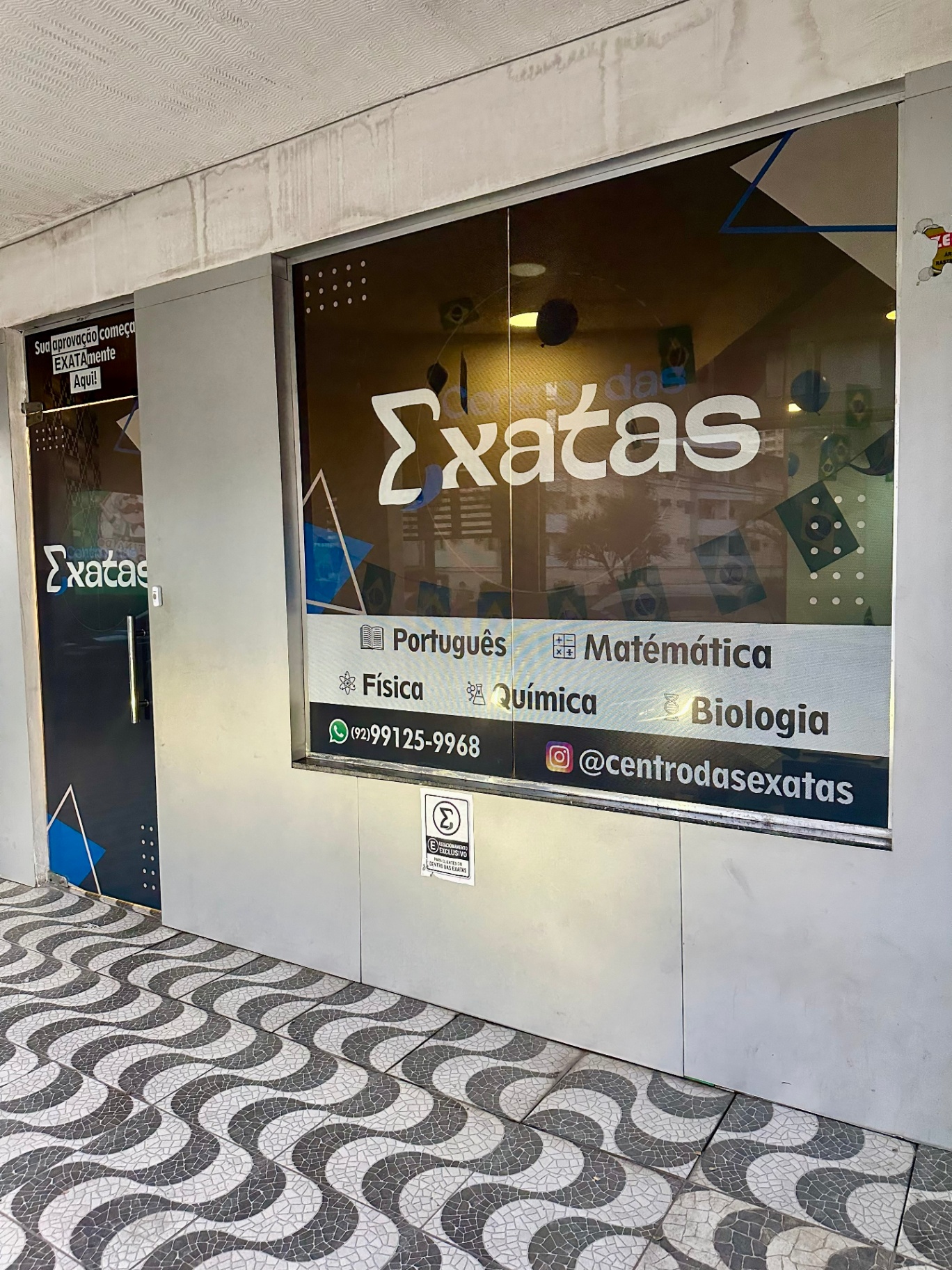 Fachada — entrada principal